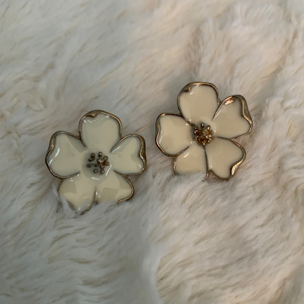 white and gold flower earrings